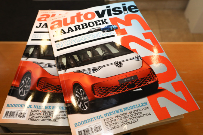 Nu in de winkel: de 45e editie van het Autovisie Jaarboek, de autobijbel van Nederland.